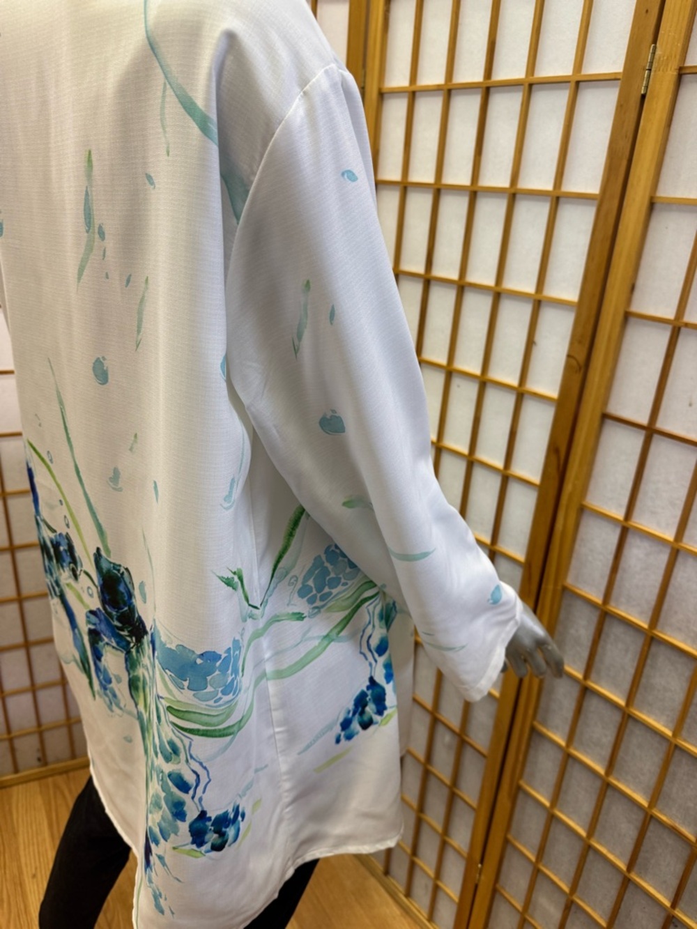 White Button-Down Shirt with Blue-Green Turtle Print - Picture 4 of 12